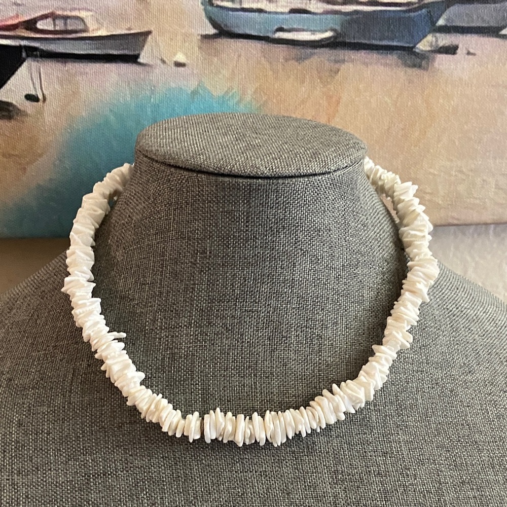 Vintage 80s Thick White Shell Surfer Necklace